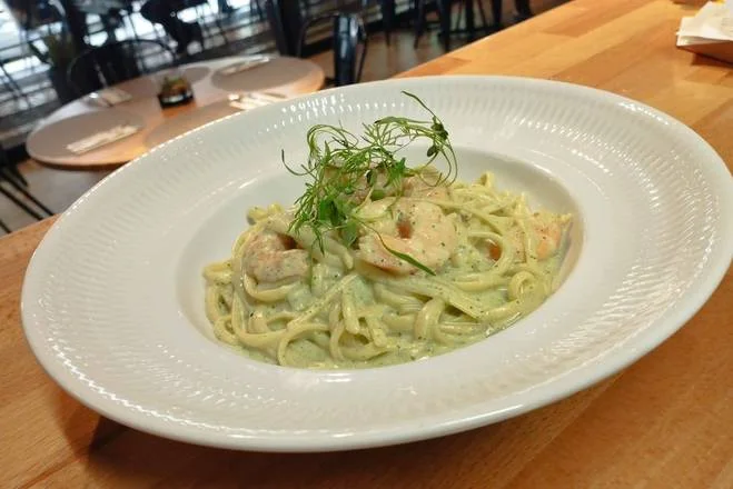 Fettuccine ai gamberi al pesto da Allora