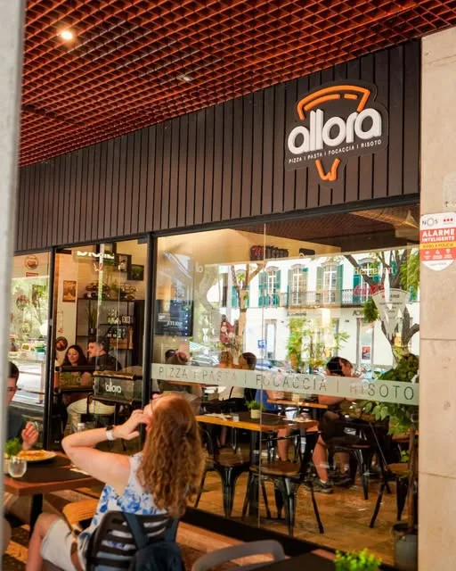 Entrada e esplanada da Allora
